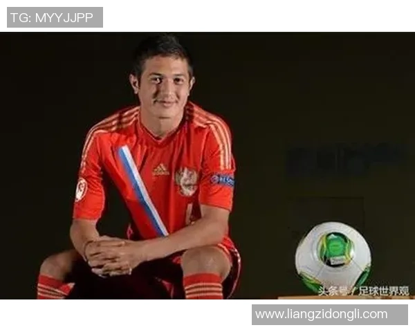 足球明星维族男孩的成长故事与梦想追逐之路